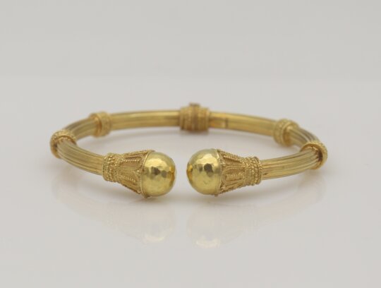 142: Zolotas18k gold bangle
