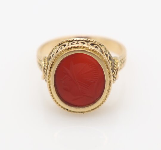 150: An 18K Gold and Carnelian Intaglio Signet Ring