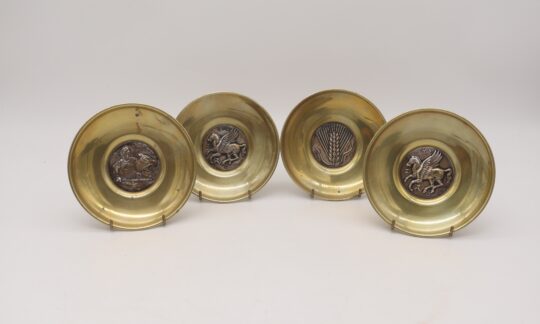 187: A collection of 4 Ilias Lalaounis 900 silver and gilt brass decorative plates